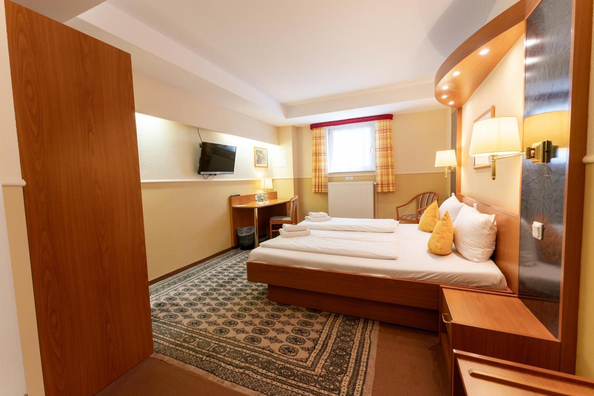 Parkhotel Neustadt Garni Dış mekan fotoğraf